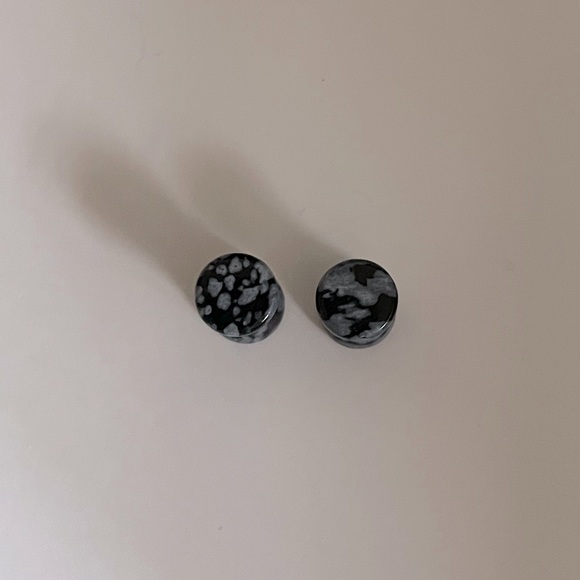 Black howlite gemstone 2g plugs earrings body jewelry - Picture 2 of 2